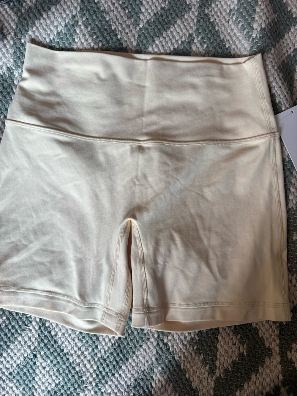 lululemon athletica Align 6” - Buttercream - Picture 3 of 4